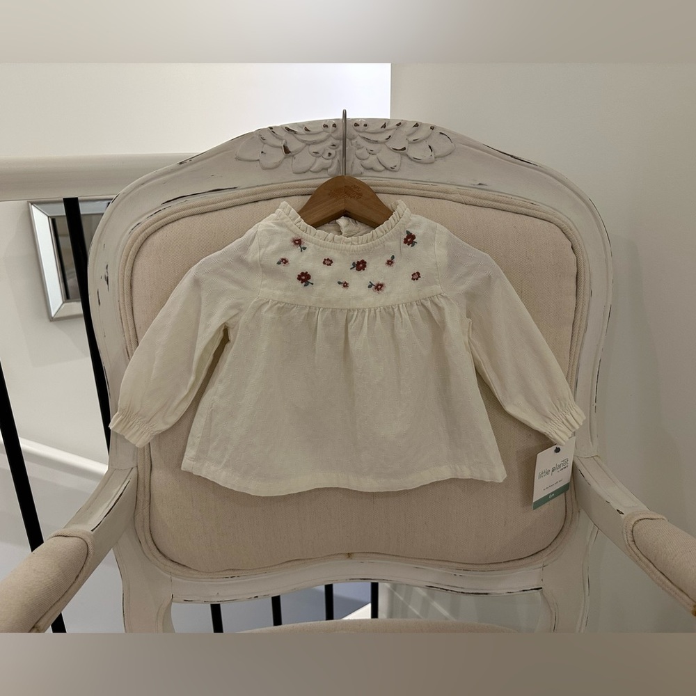 🤍 6 Mth Organic Cotton Baby Top with Floral Embroidery NWT